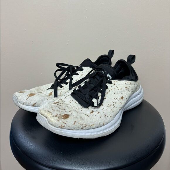 SALE! Unisex Cream APL Calf Hair Sneakers Size 8 EUC - Picture 1 of 5